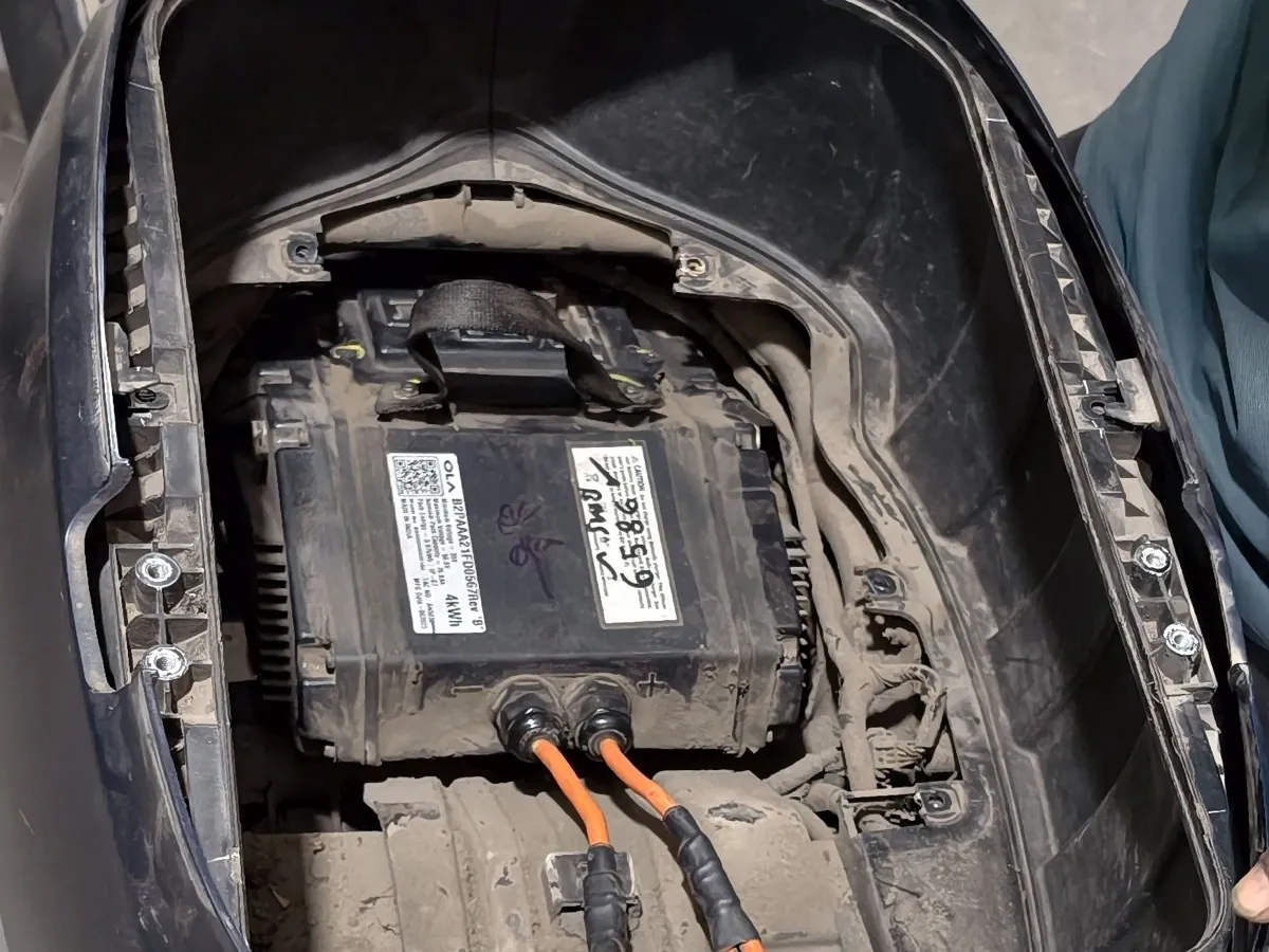 Battery compartment diagnostics & HV cable inspection